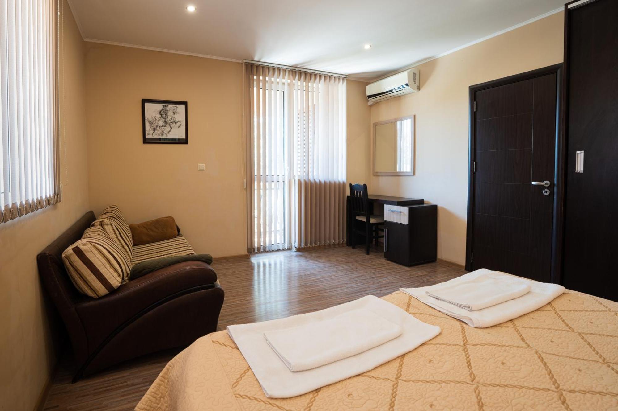 Guest House La Casa Varna Exterior photo